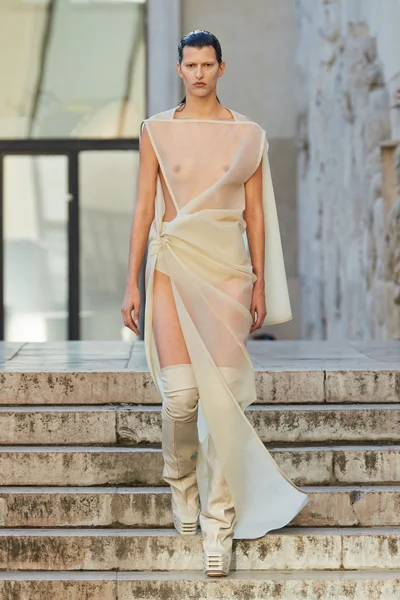 Look 1